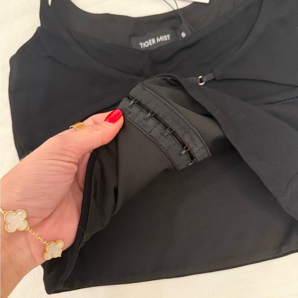 Tiger Mist Black Tank Top - Picture 3 of 5